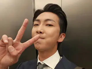 「BTS」RM、除隊後初のスーツ姿…“ワールドクラスのビジュアル爆発”