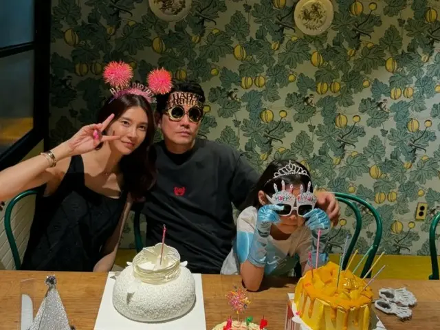 チャ・イェリョン♥チュ・サンウク、仲睦まじい夫婦…”娘と団らんな誕生日パーティー現場”