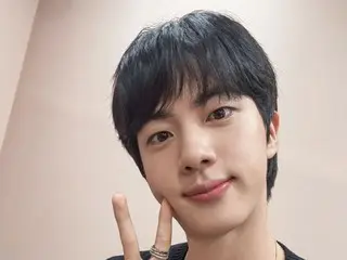 「BTS」JIN、あたたかい微笑み…「芸術のような料理をおいしくいただいて行きます」