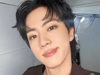 「BTS」JIN、タンパ公演後に爽やかな笑顔であいさつ…「忘れられない瞬間、ARMYと一緒で幸せ」