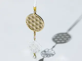 関プレス工業、「麻の葉・水引」を新たに加えた「真鍮製武将家紋和かざり」シリーズを発売