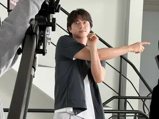 俳優コン・ユ、グラビア撮影ビハインドを公開…40代とは思えない少年ビジュアル