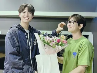俳優パク・ボゴム、DinDinのラジオ番組にサプライズ訪問…“いつ一番幸せか？”という質問に“鏡を見る時”