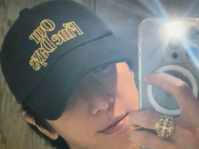 「CNBLUE」ジョン・ヨンファ、雰囲気が最高…帽子をかぶっても視線をひきつけるビジュアル