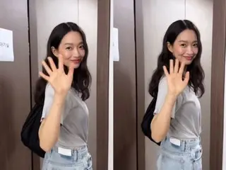 シン・ミナ、仕事終わりでも爽やかな美貌…”疲れも飛んでいきそう”
