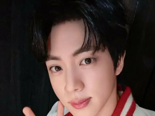 「BTS」JIN、ロンドンからさわやかなピース！…「ARMYのエネルギーがステージにあふれた」