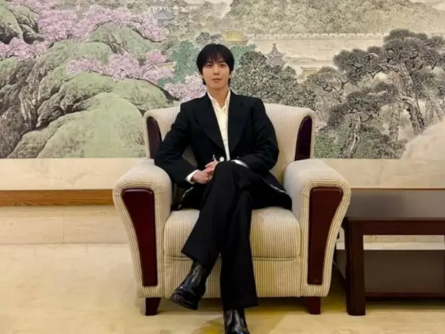 「CNBLUE」ジョン・ヨンファ、おしゃれなスーツ姿公開…南京から東京へ