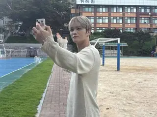 キム・ジェジュン、母校へ帰還…ビジュアルはそのまま