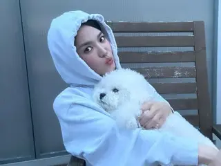 女優ソン・ヘギョ、愛犬を抱きかかえて致命的な美しさ発散