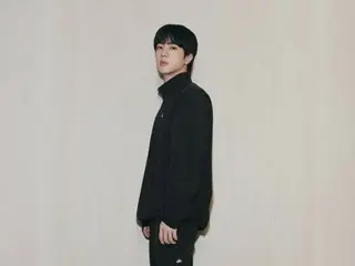 「BTS」JIN、スポーティルックもファッショナブルに着こなすセンス