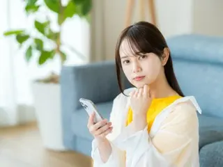 彼氏のSNSをチェックするのが習慣になる女性の特徴は？今後の対策について