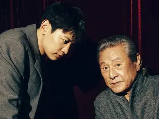 「SHINee」ミンホ、演劇「ゴドーを待ちながらを待ちながら」で共演のパク・グンヒョンとのグラビア公開…貫録と覇気が共存するオーラ