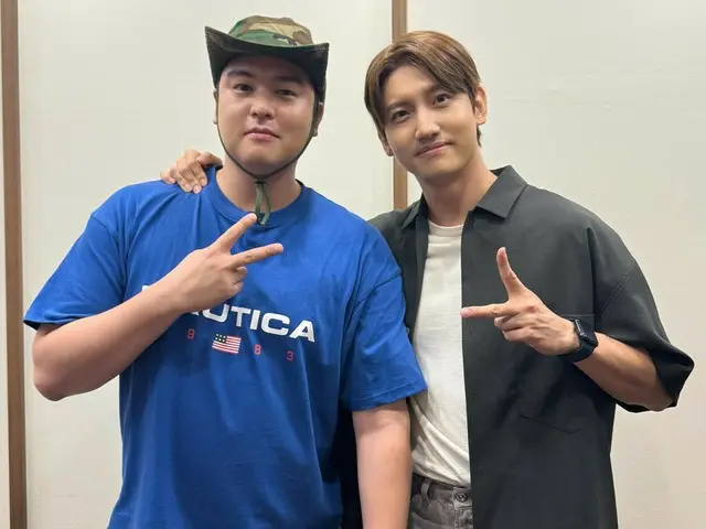 「東方神起」チャンミン、俳優イ・ジャンウとのツーショット公開…“太ってもすてきなお兄さん”