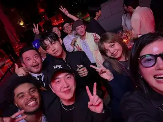 「BTS」V、パーティーでキムパプ丸ごと持って食べるおちゃめな魅力