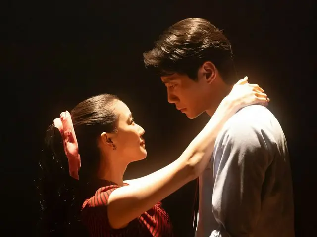 イ・ジュニョン、日本映画「TOKYOタクシー」のスチール公開…蒼井優とのケミストリー