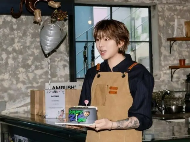 ZICO、聖水洞カフェの社長に変身…直接ファンに接客まで