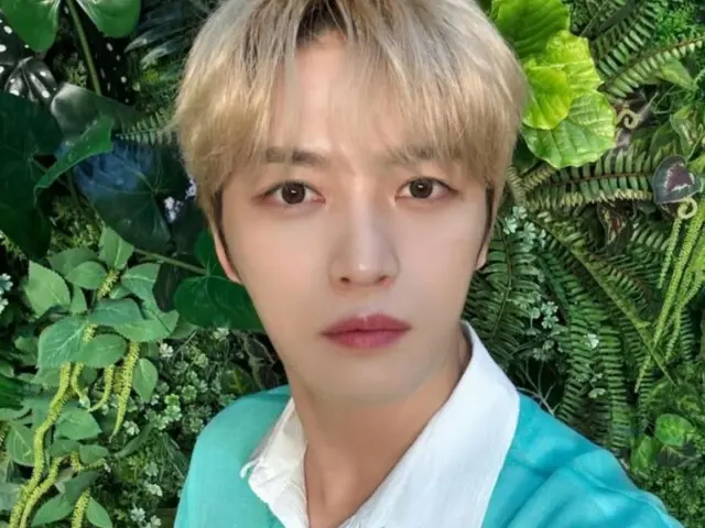 ジェジュン、グリーンニットでいっそうさわやか