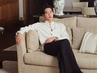 「BTS」JIN、ミラノでのまるで王子様のような白シャツスタイルが話題