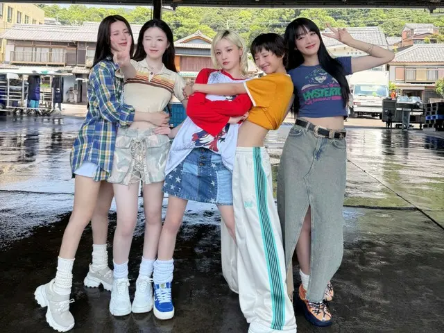 「i-dle」、日本の漁村を背景にした「どうしよっかな」のMVティーザーと写真を公開…ノスタルジックな雰囲気（動画あり）