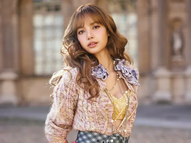 「BLACKPINK」リサ、バービー人形が転生したような美貌…「Stray Kids」フィリックスとのツーショットも
