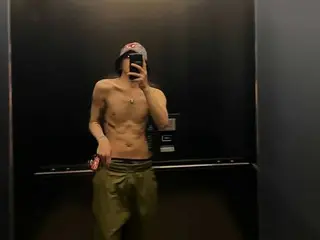 G-DRAGON（BIGBANG）、われた腹筋＆直角の肩を公開…意外な魅力をアピール