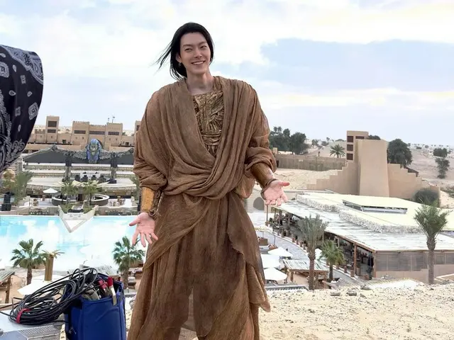 俳優キム・ウビン、「魔法のランプにお願い」の撮影ビハインドを大放出…“ながあああああい髪のジニー”