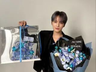 ジェジュン、「メディヒール」のミューズに抜てき…大きな花束でお祝い