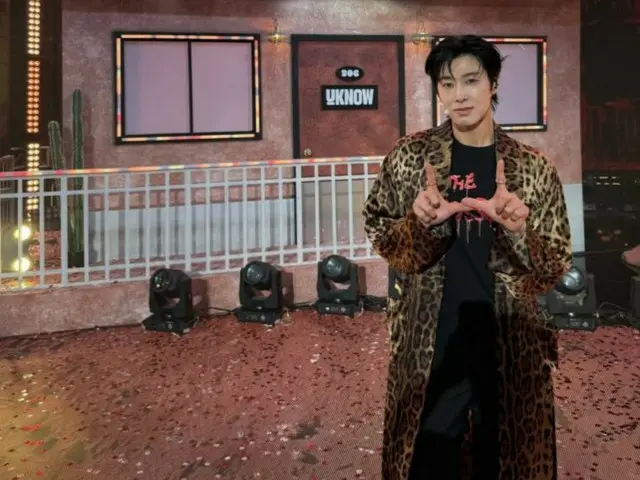 「東方神起」ユンホ、レオパードジャケットでカリスマオーラ発散…「ショー！K-POPの中心」出演後のあいさつ（動画あり）