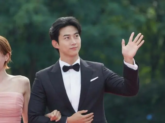 「2PM」テギョン、「ソウルドラマアワード 2025」でMCとして大活躍…まぶしいオクプリンス