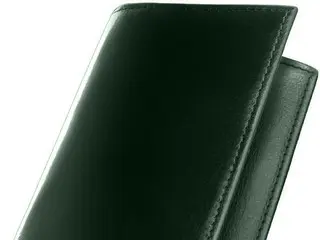 京都発、本革ブランド「Danke Bestens！」新色「ダークグリーン」の名刺入れを発売