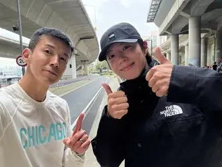 俳優パク・ボゴム、ションと早朝10kmランニング…早朝でもほっこりビジュアル