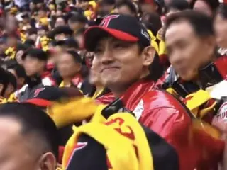 “LGツインズファン“「東方神起」チャンミン、VIP席ではなく”一般応援席“でキャッチ…笑顔満開