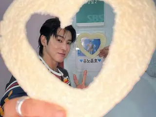 「東方神起」ユンホ、「SBS人気歌謡」の楽屋でハート認証ショット