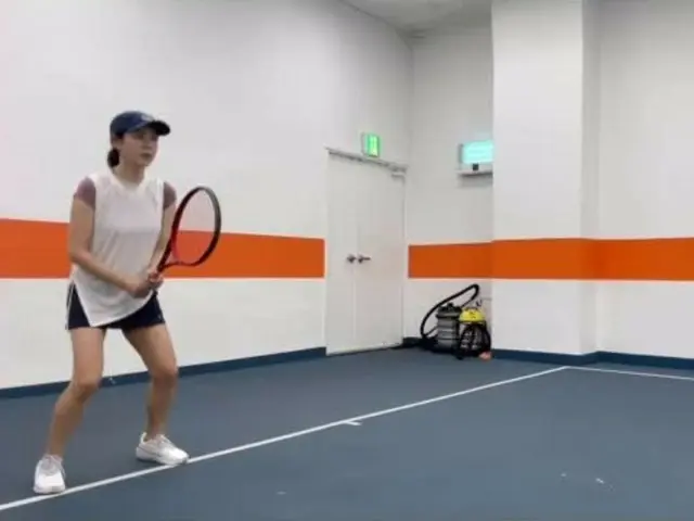 女優ソン・イェジン、テニスをする動画を公開…“ミリの趣味テニス”(動画あり)