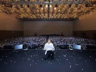 ジェジュン、ベトナムファンミと間近であいさつ…「すぐにまた会おう」