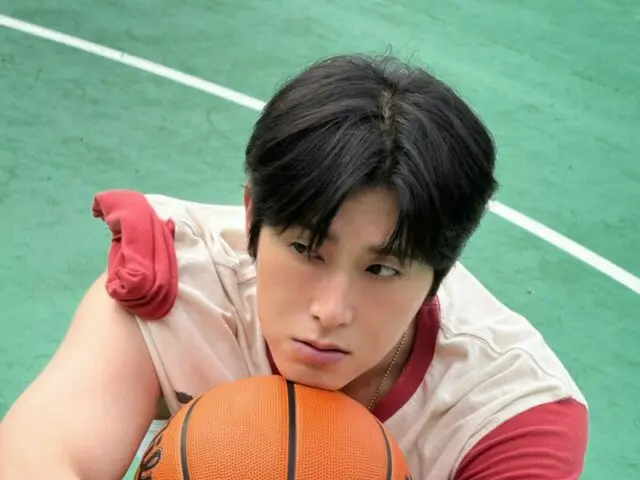 「東方神起」ユンホ、アンニュイな表情が魅力的