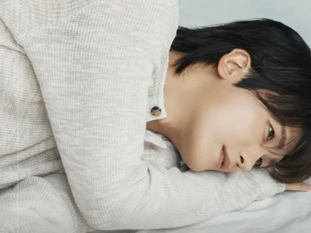 パク・ヒョンシク、モノトーンでシックな魅力アピール…ビハインドカットもAカットのように