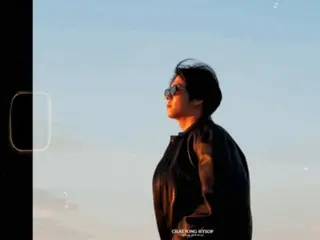 チェ・ジョンヒョプ、真っ赤なスポーツカーを運転するまぶしい姿…フォトブックの最初のクリップ公開（動画あり）