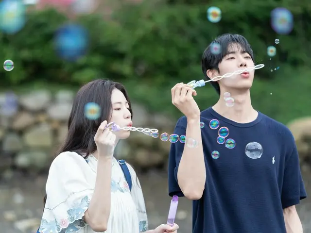 映画「今夜、世界からこの恋が消えても」韓国版、チュ・ヨンウ＆シン・シアの公式スチールを公開…ときめきUP