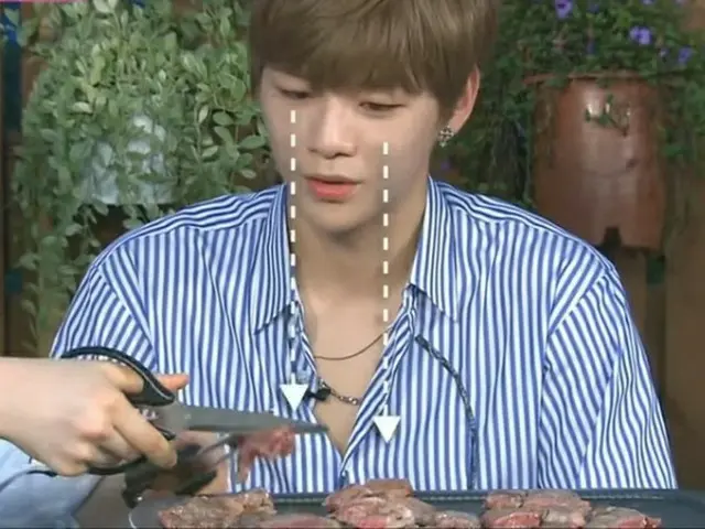 「WANNA-ONE」カン・ダニエル、インタビュー中でも気になるもの!?~お肉大好き~