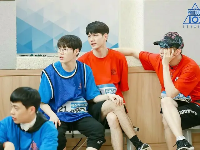 「WANNA-ONE」ハ・ソンウン、いつでも誰かを“タッチ”!?並外れたスキンシップクォリティー♡