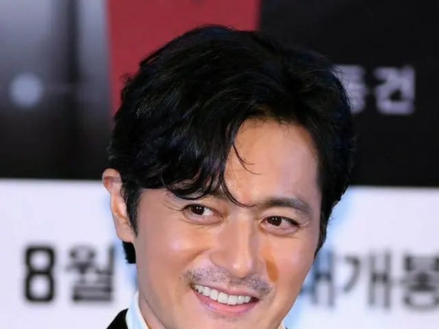 俳優チャン・ドンゴンが新人バンドのデビューMVティーザーに出演する!?