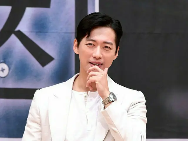 俳優ナムグン・ミン、ドラマ“また出会った世界”チームにコーヒーカーをプレゼント♪監督との深い縁♡