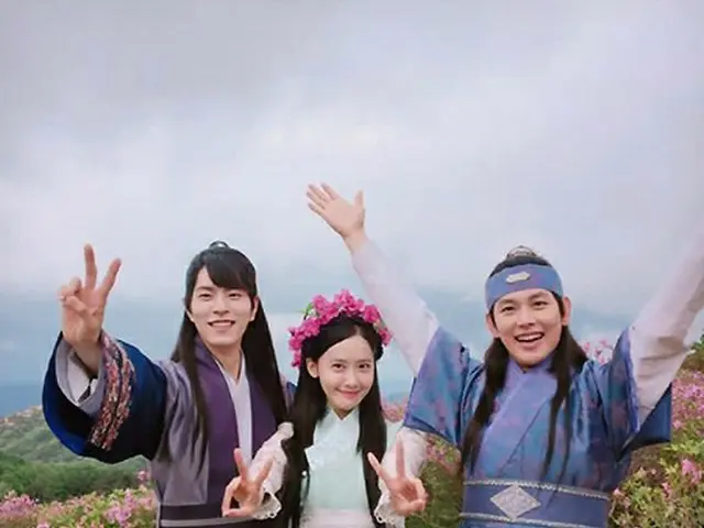 ドラマ「王は愛する」、主役3人の仲良し写真が公開！