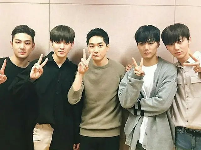 「NU’EST」、メンバー全員が揃ってデビュー2000日をお祝いする！
