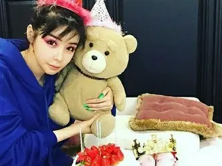 元「2NE1」メンバーBOM、相変わらずな強烈なアイメイクで近況報告！