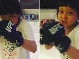 秋山成勲の愛娘サランちゃん、パパ顔負けのファイティングポーズを見せる！