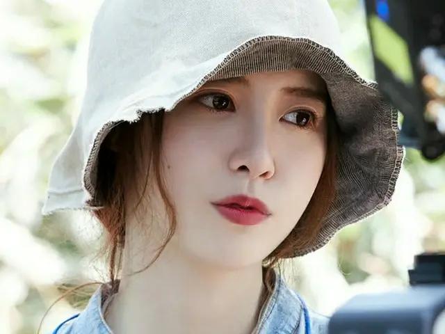 女優ク・ヘソン、“演出家”として仕事をする近況写真が公開される！
