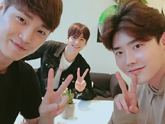 イケメンたちの3ショット！イ・ジョンソク＆「5urprise」イ・テファン＆「ASTRO」チャ・ウヌ