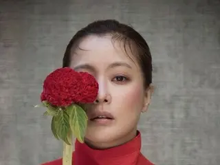 女優キム・ヒソンをより美しく輝かせる“レッド”